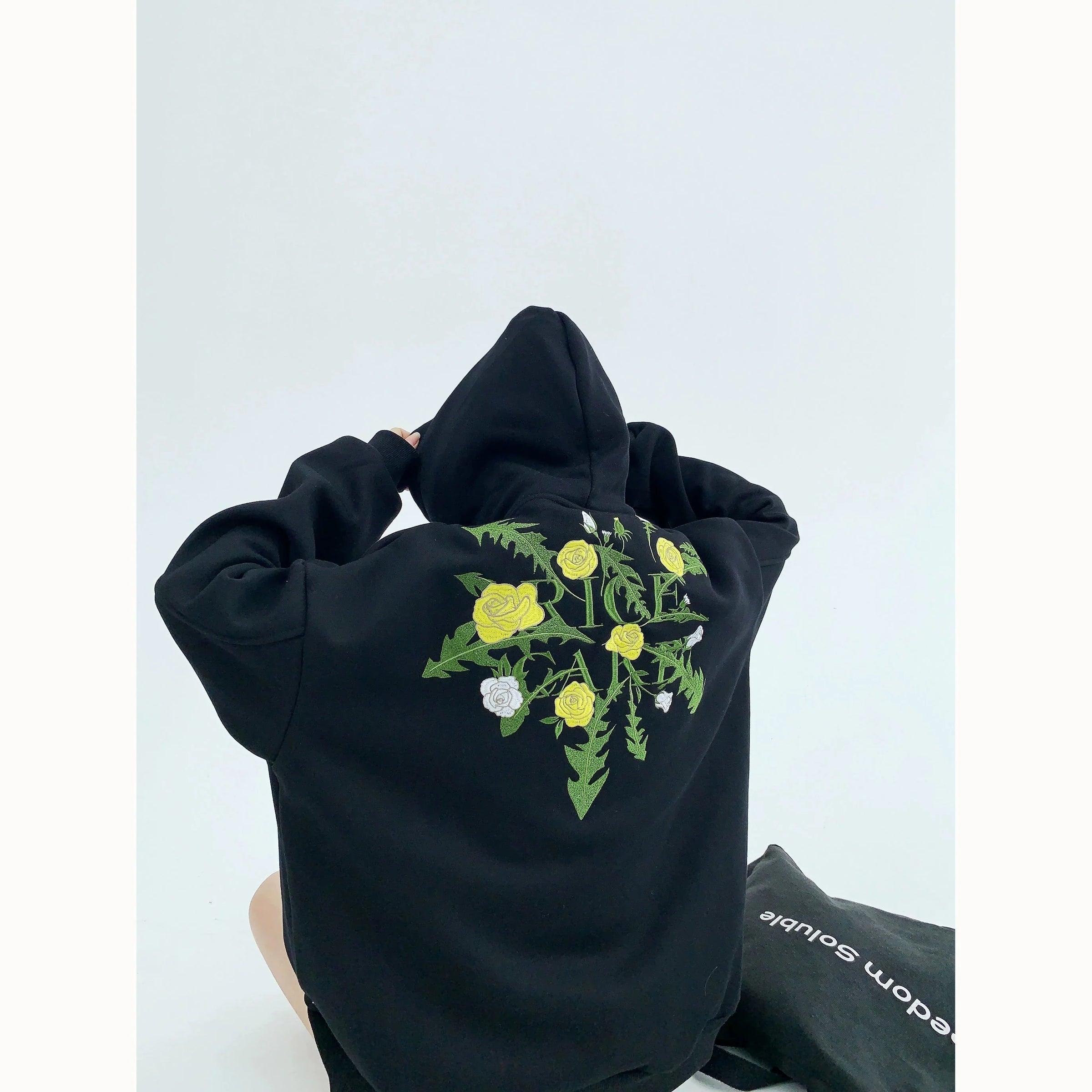Sweatshirt / Hoodies
