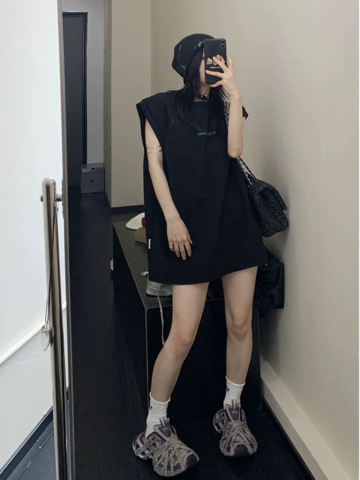 Embroidered Sleeveless Loose Top
